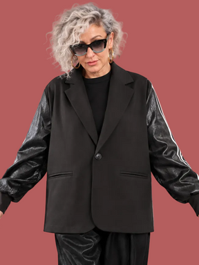 Giacca blazer con maniche effetto pelle e bande a contrasto