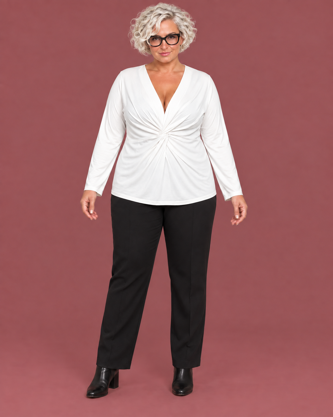 Maglia nodo — modella Curvy