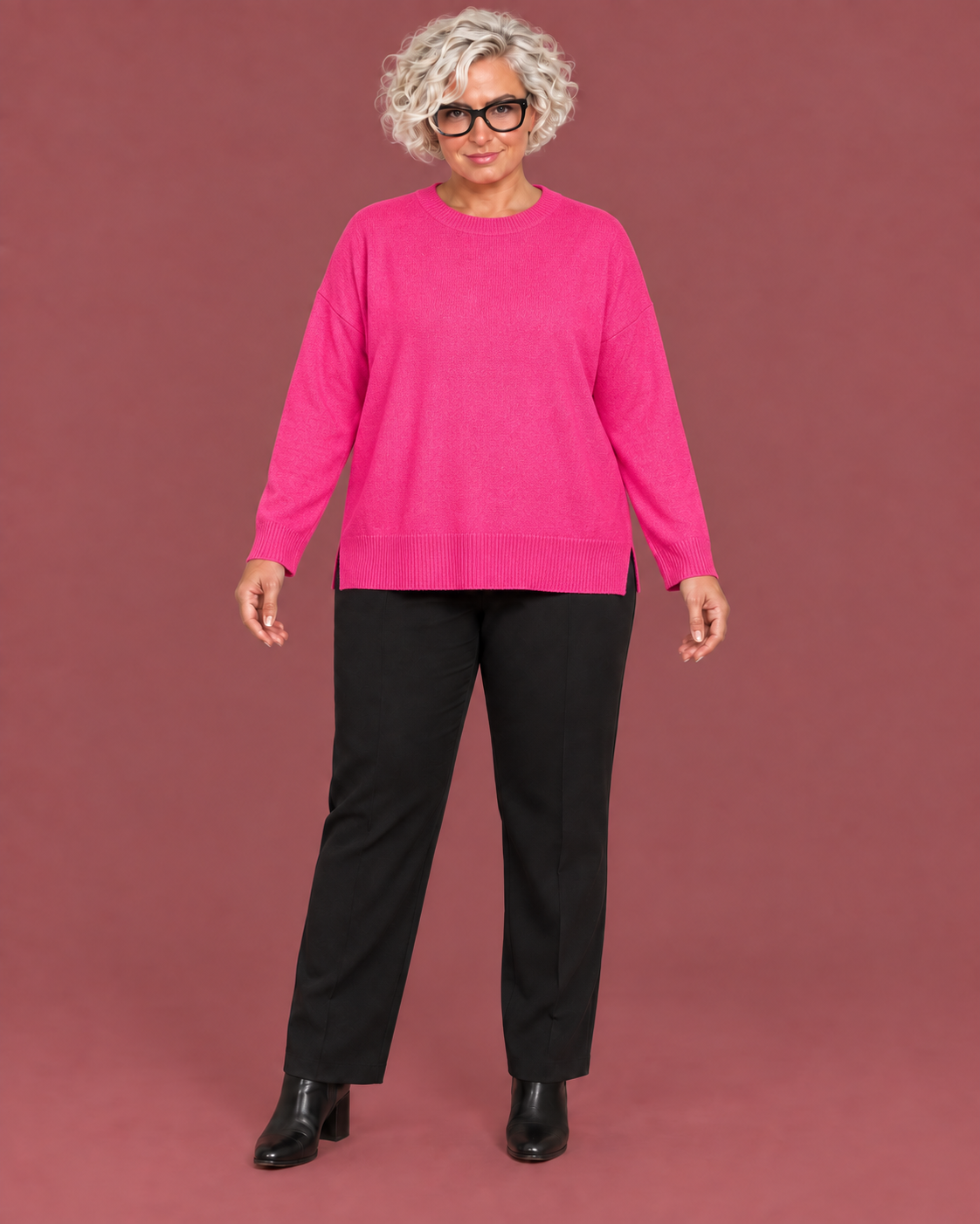 Maglia Girocollo Oversize in Maglia Fine — modella Curvy
