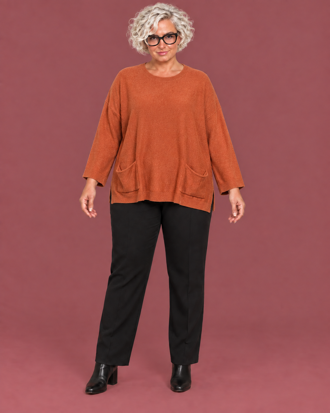 Maglia Over con Tasche — modella Curvy