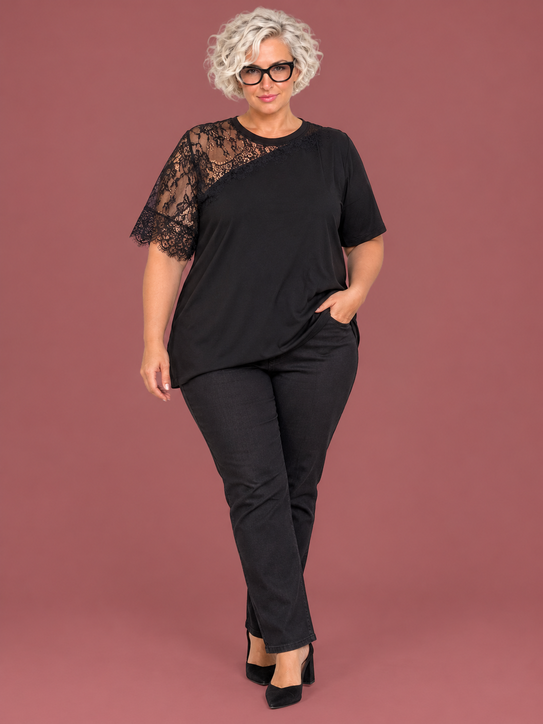 Maglia Asimmetrica con Manica in Pizzo Susy Star indossato dalla modella master