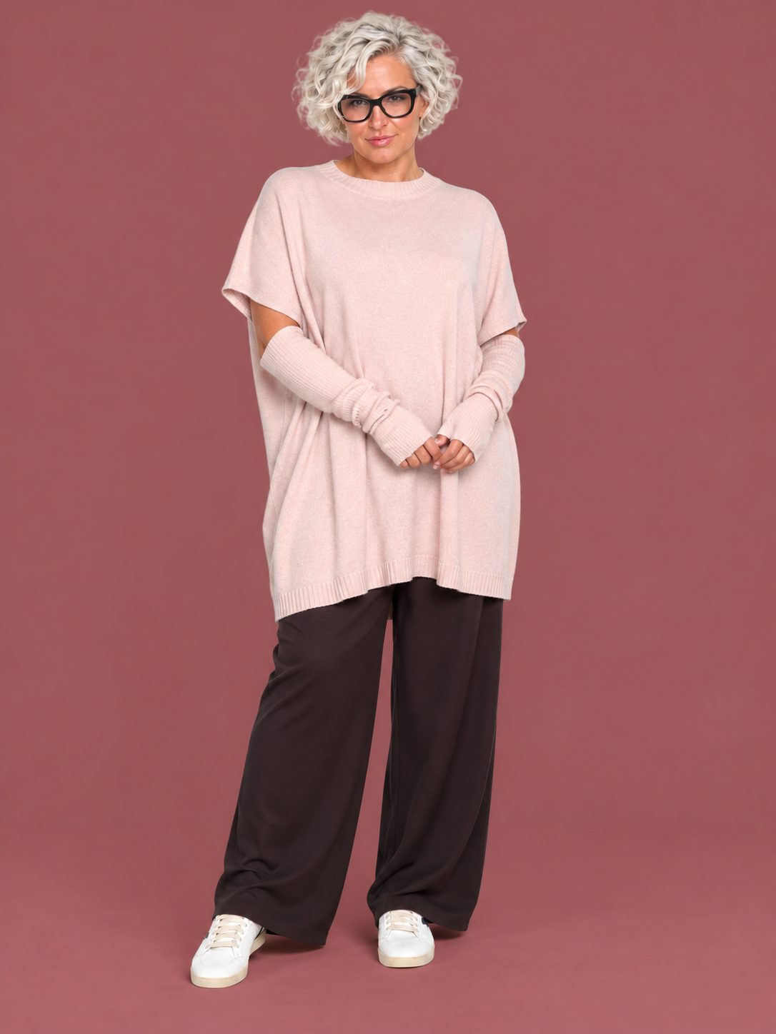 Tunica Oversize Manicotti Costina Dolcevita — modella curvy