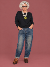Jeans Boyfriend con Glitter e Strass Denim Medio — modella curvy