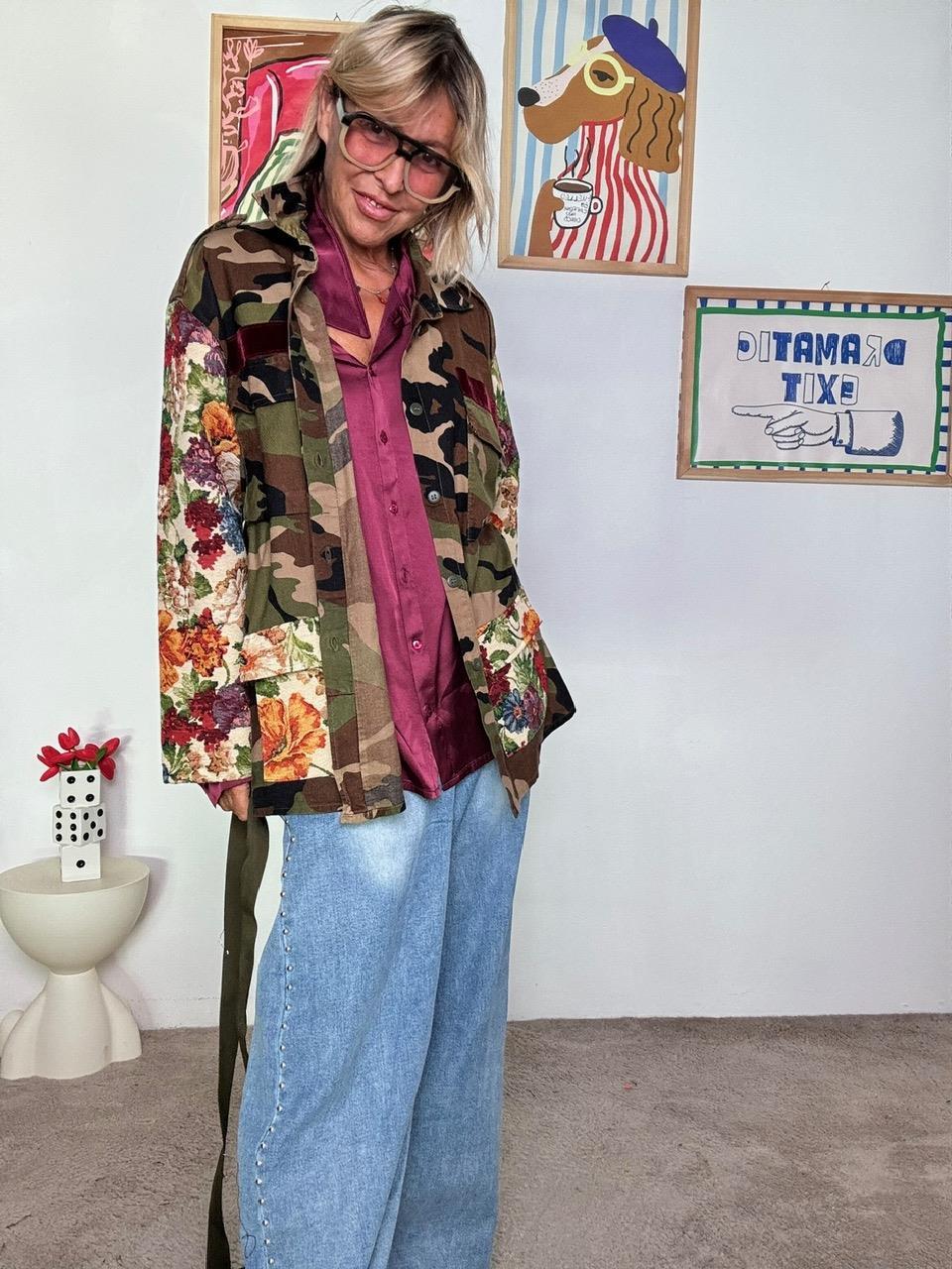 SUSY STAR - Giacca vintage donna camouflage con inserti floreali  unica, grintosa e super originale STSS2942/ CAMOUFLAGE SUSY STAR 