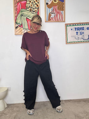 DEJA VU - Jeans donna banana neri con inserti in pizzo e fondo sfrangiato  stile casual chic A25RH206/ NERO DEJA VU 