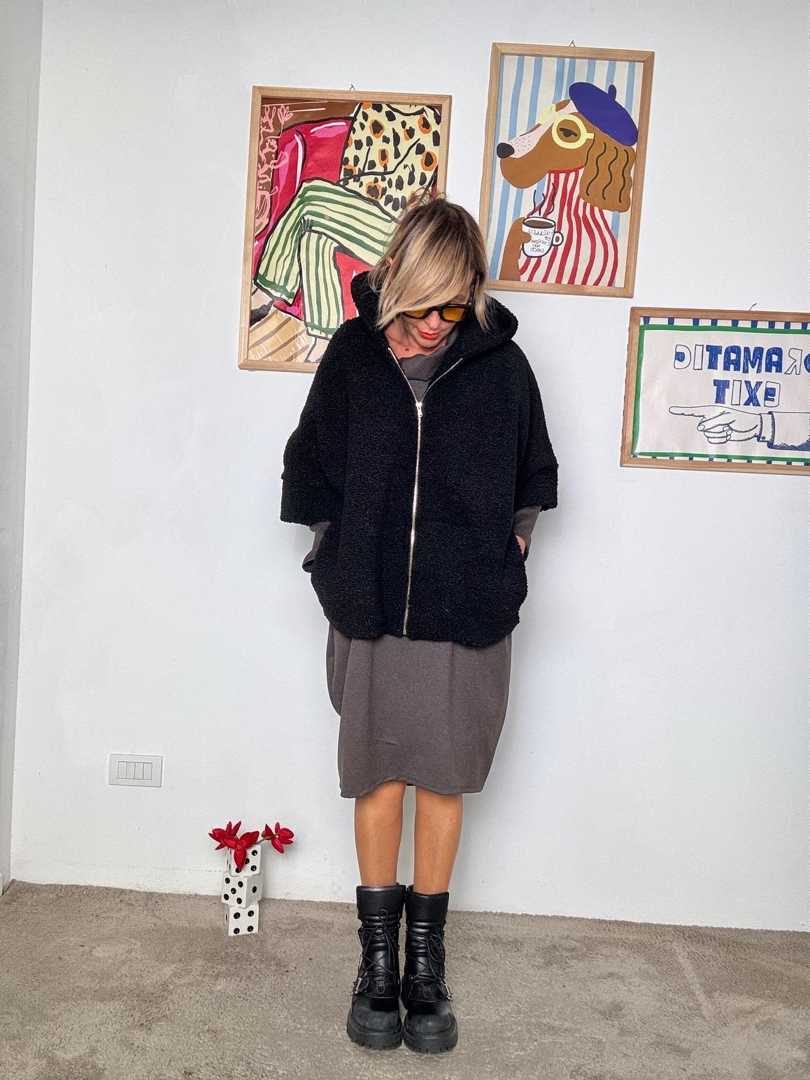 FEMALE -  Teddy Cocoon  Morbidezza e stile in un solo abbraccio nero GIA1063/ NERO FEMALE 