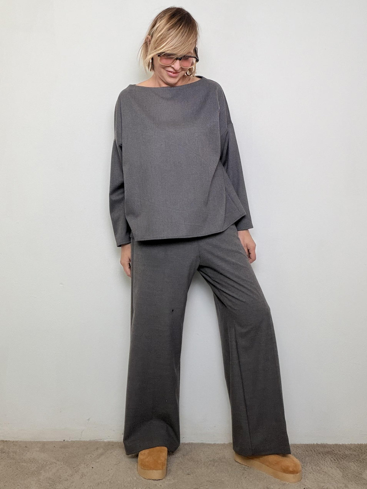SOUVENIR- Pantalone ampio comfort-chic  il must-have delle giornate in movimento S38M1311/ GRIGIO SOUVENIR 