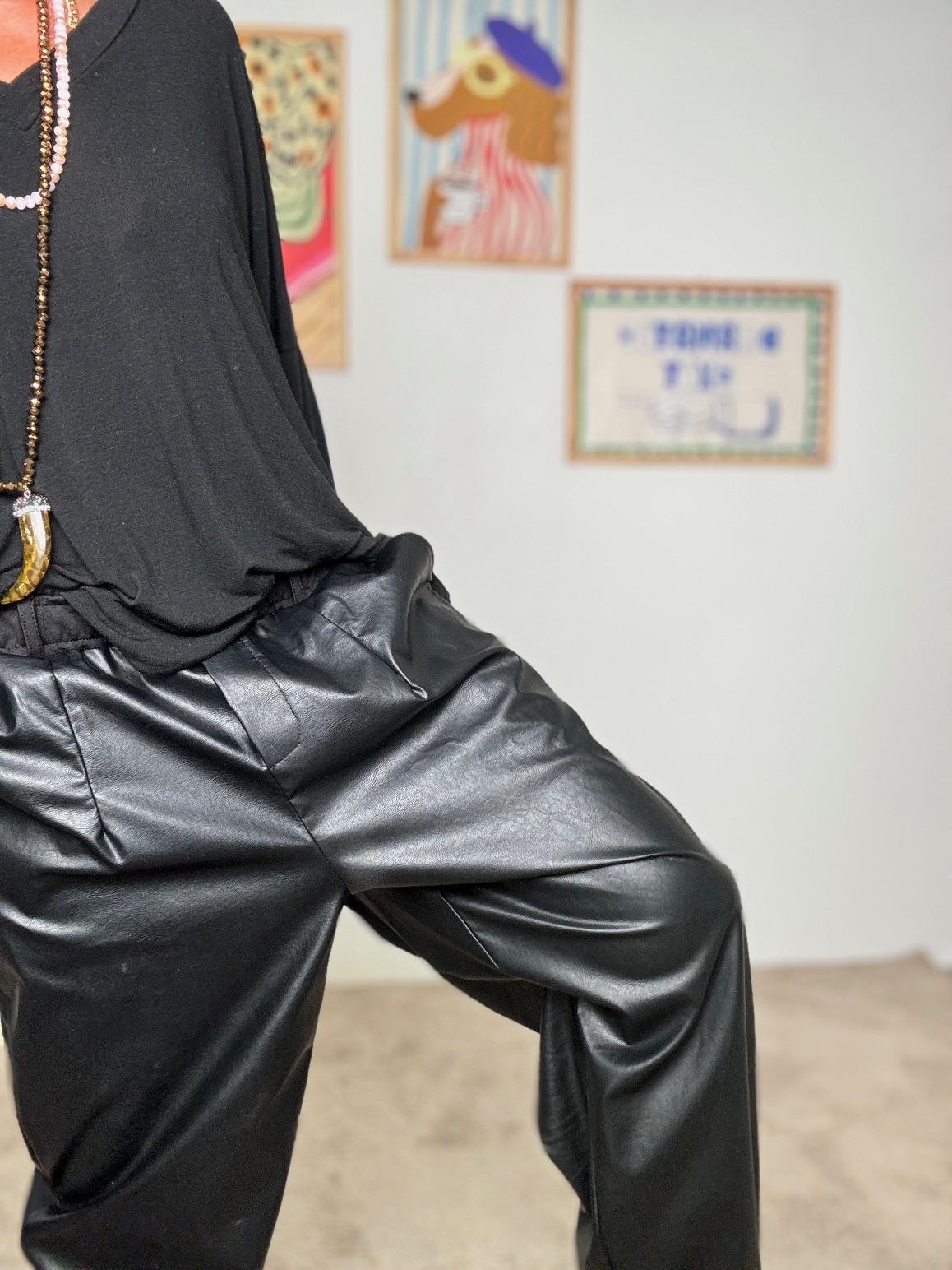 DEJA VU - Pantaloni donna in ecopelle nera morbida A25AP211/ NERO DEJA VU 