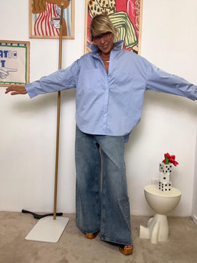 FEMALE - Camicia Over con Tasche  Il Classico che Cambia le Regole JE T'AIME CELESTE WM2515/ CELESTE FEMALE 