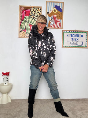 DEJA VU - Piumino 100 gr reversibile  Fantasia floreale e nero basic A25SO602/ NERO DEJA VU 