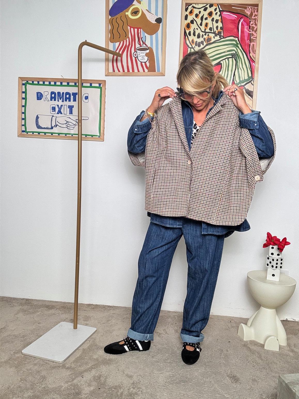 DEJA VU - Poncho donna fantasia check  Leleganza oversize che conquista al primo sguardo A25LU601/ PIED DE POULE DEJA VU 