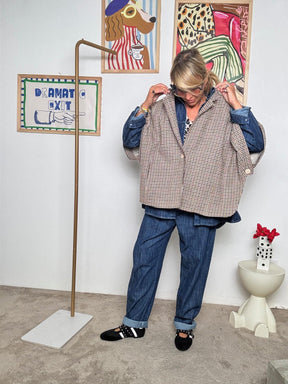 DEJA VU - Poncho donna fantasia check  Leleganza oversize che conquista al primo sguardo A25LU601/ PIED DE POULE DEJA VU 