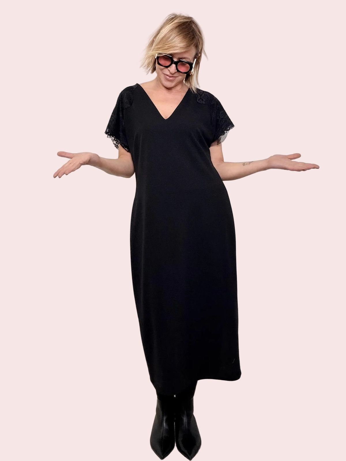 Abito scivolato con maniche in pizzo A25SG707/ NERO DEJA VU 