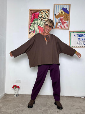 DEJA VU - Felpa oversize con foulard: comodità e stile con un tocco chic A25LU403/ MORO DEJA VU 