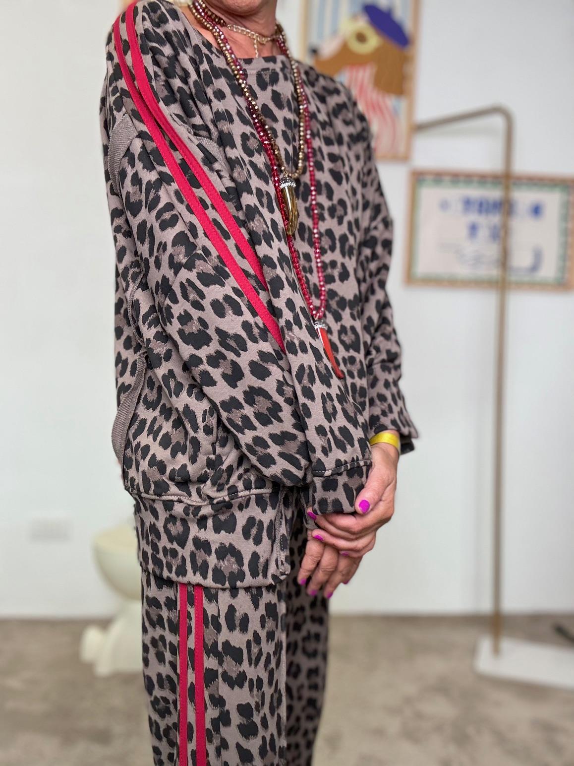 FEMALE - Felpa oversize animalier con bande laterali rosse R51350/ ANIMALIER MARR FEMALE 