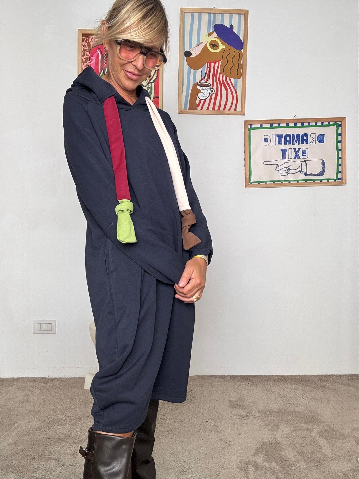 FEMALE - Abito felpa con cappuccio  comfy style e carattere urban blu A7200-F4/ BLU FEMALE 