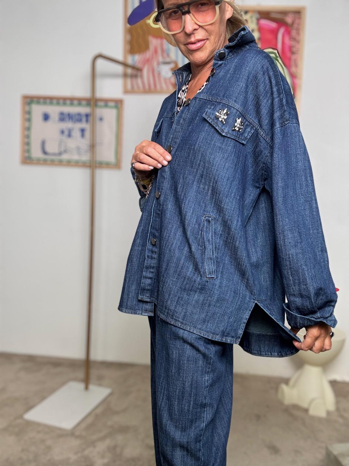 DEJA VU - Camicia donna in denim oversize  Il jolly cool da indossare tutto lanno A25AP101/ JEANS DEJA VU 