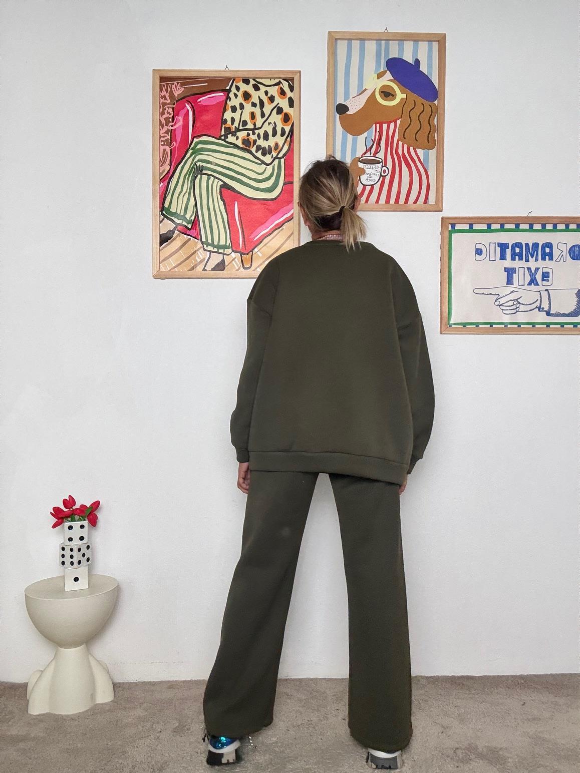 FEMALE - Pantalone ampio e comodo: stile minimal e contemporaneo verde R50075/ VERDE FEMALE 