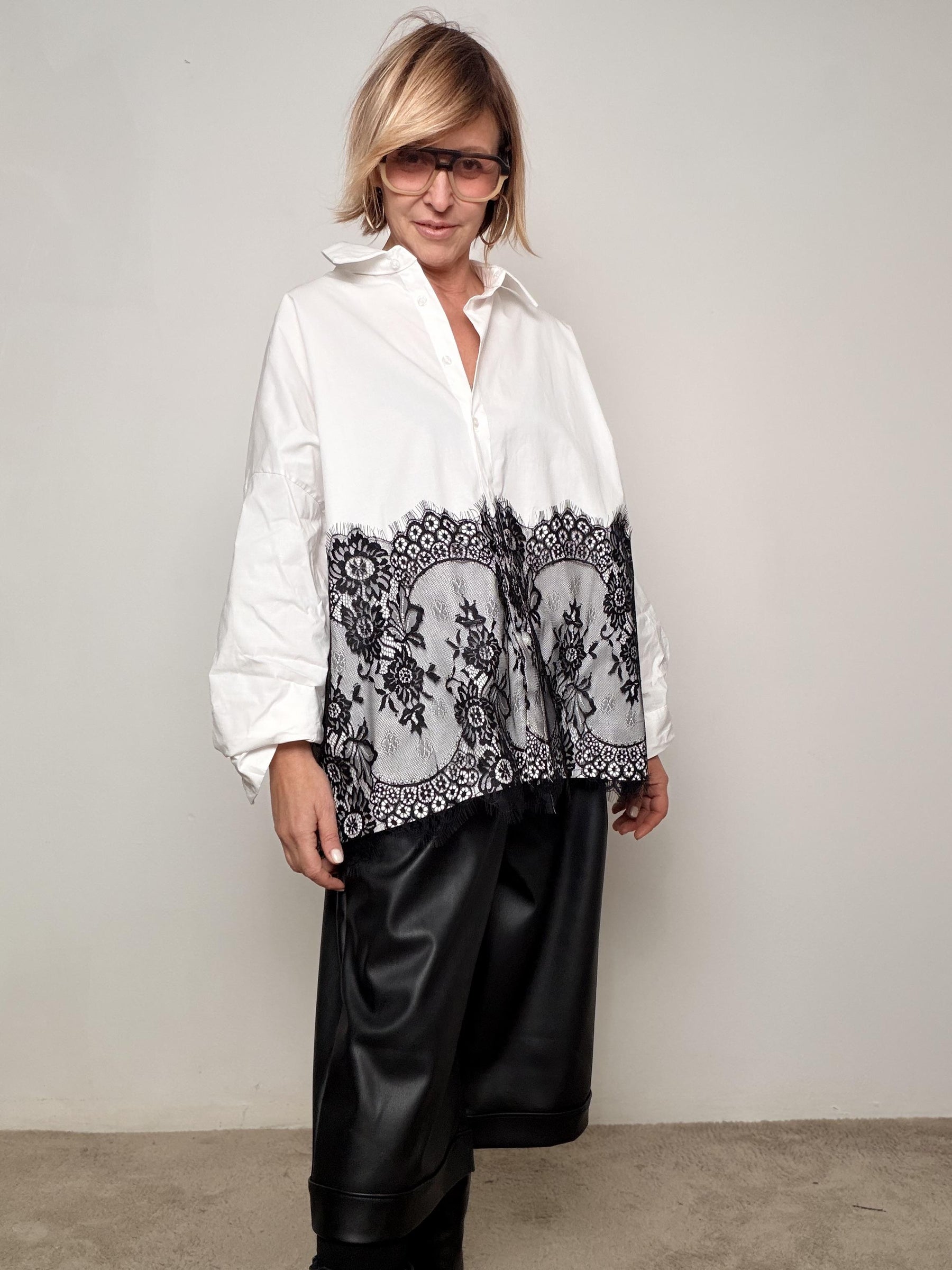 FEMALE - CAMICIA OVER CON PIZZO  ROMANTICA, MODERNA, FAVOLOSA 19066/ BIANCA FEMALE 