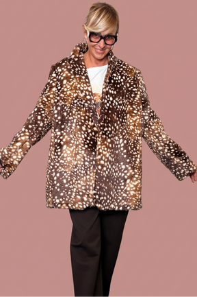 Cappottino over Susy Star fantasia animalier, vista frontale, su sfondo rosa antico