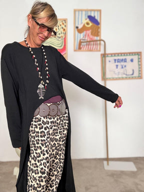 FEMALE - Felpa asimmetrica nera corta davanti e lunga dietro A3743/ NERA FEMALE 