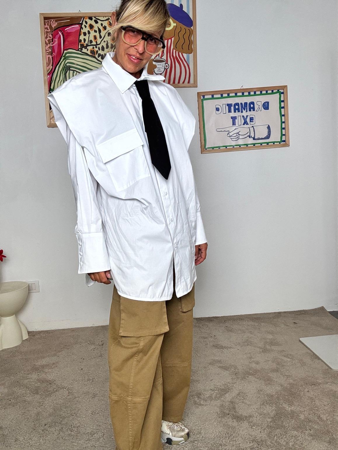 SOUVENIR - Camicia Bianca Oversize Unisex con Tasche Frontali e Maniche Extra S38M114/ BIANCO SOUVENIR 