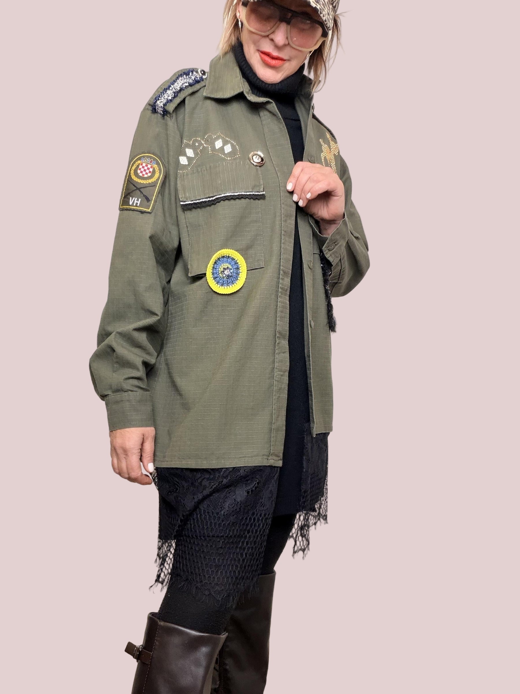 FEMALE - Camicia vintage verde militare con patch  stile grintoso e originale U7N/ VERDE MILITARE FEMALE 