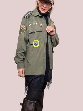 FEMALE - Camicia vintage verde militare con patch  stile grintoso e originale U7N/ VERDE MILITARE FEMALE 