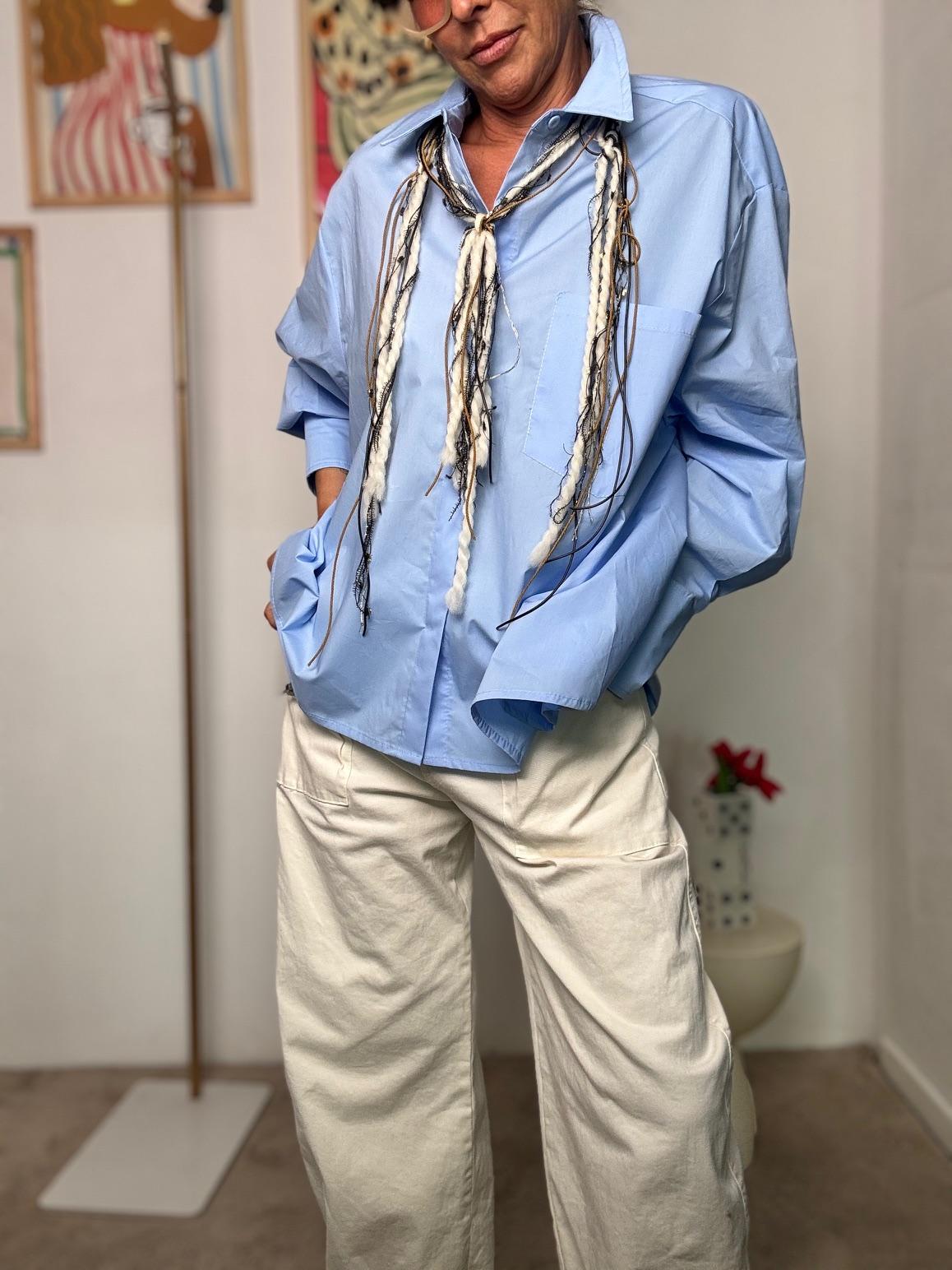 SOUVENIR - Camicia Nuvola Ribelle & Collana Sciarada Boho  Larte di essere oversize con personalità M38F0179/ CELESTE SOUVENIR 