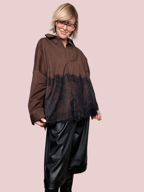 FEMALE - CAMICIA OVER CON PIZZO  ROMANTICA, MODERNA, FAVOLOSA 19066/ MORO FEMALE 