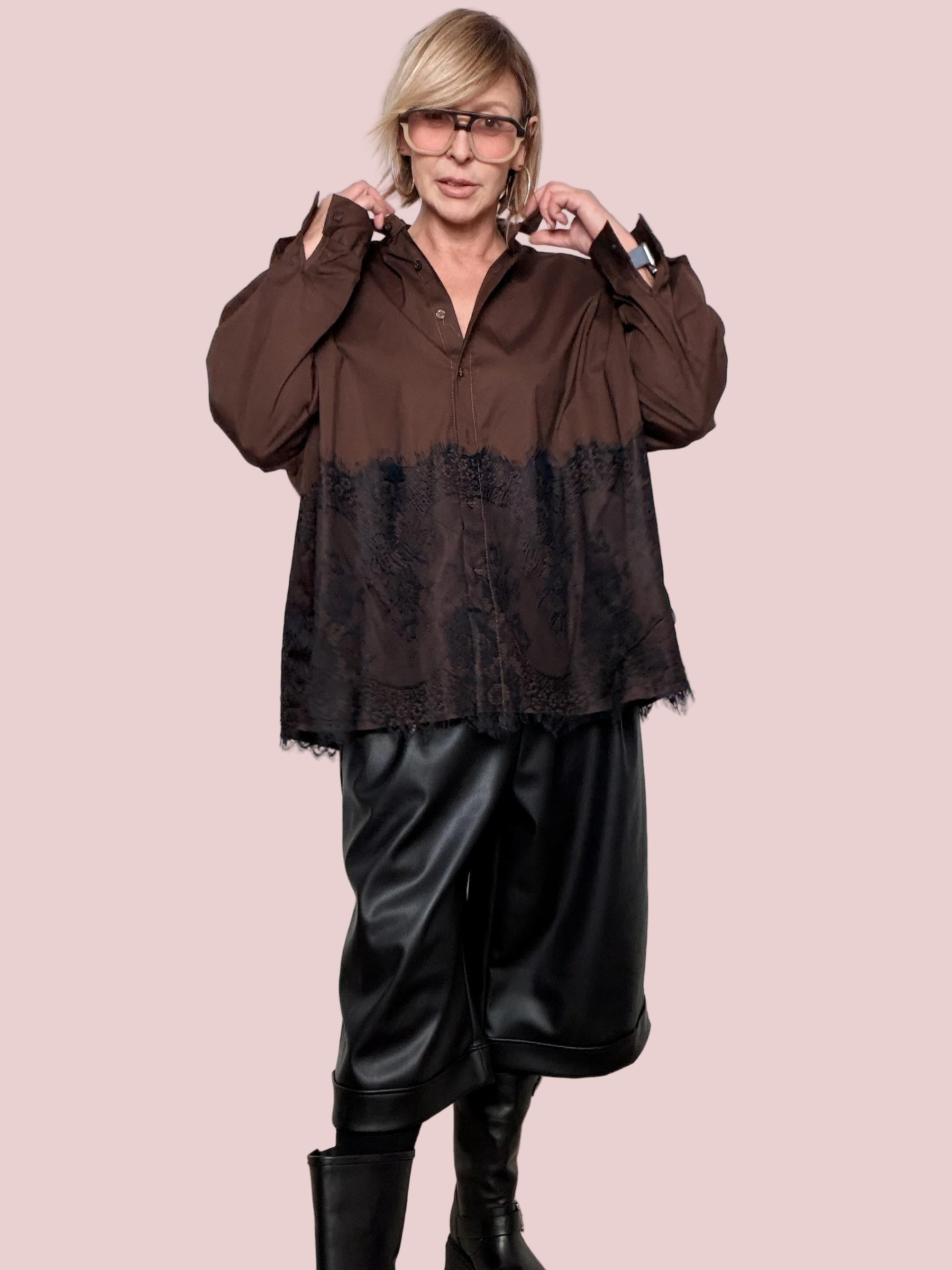 FEMALE - CAMICIA OVER CON PIZZO  ROMANTICA, MODERNA, FAVOLOSA 19066/ MORO FEMALE 