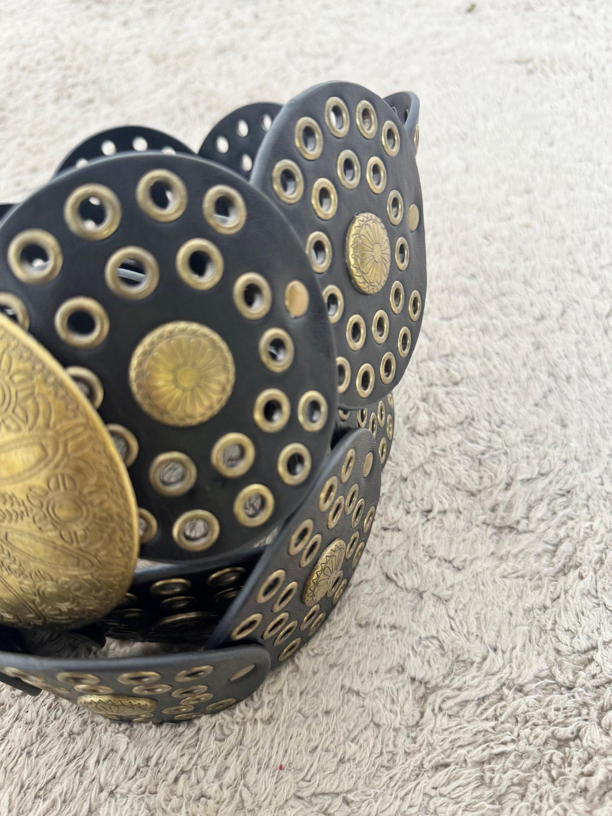 FEMALE Cintura in ecopelle con dettagli decorativi nera M101/ NERO FEMALE 