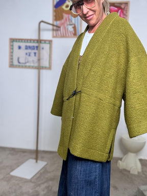 DEJA VU - Poncho donna stile kimono  Essenziale fuori, sorprendente dentro A25LU602/ CEDRO DEJA VU 