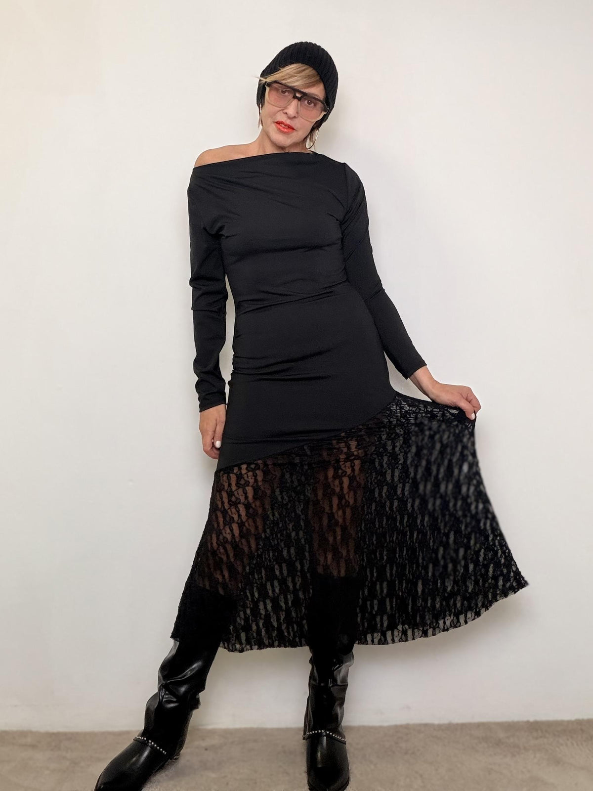 FEMALE - Abito Lace Allure  Sensuale, asimmetrico, irresistibile 39055 / NERO FEMALE 