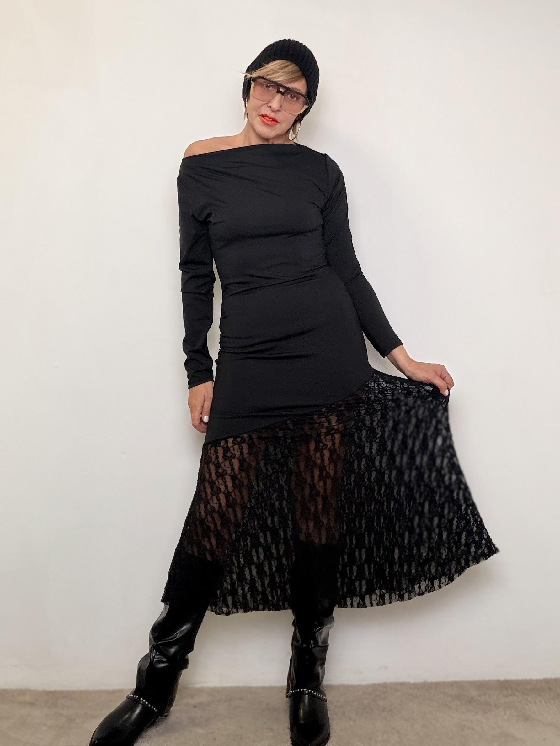 FEMALE - Abito Lace Allure  Sensuale, asimmetrico, irresistibile 39055 / NERO FEMALE 