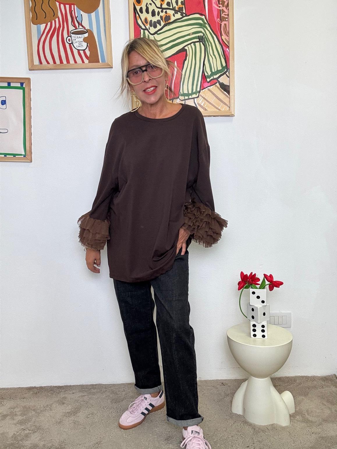 SUSY STAR - T-shirt nera oversize con maniche a balze in tulle  La basic che non è basic! moro STS7273/ MORO SUSY STAR 