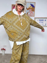 FEMALE - Felpa ocra oversize con motivo bandana  comoda, trendy e super versatile N1614/ OCRA FEMALE 