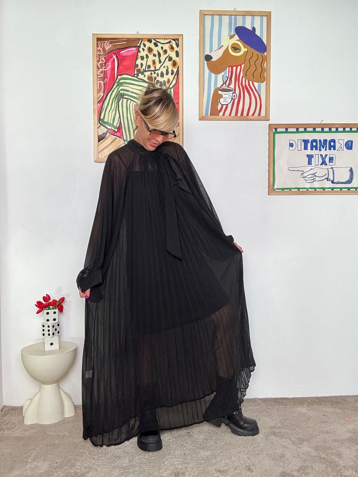 FEMALE - Abito lungo nero trasparente con maniche a sbuffo  Eleganza teatrale 86027/ NERO FEMALE 