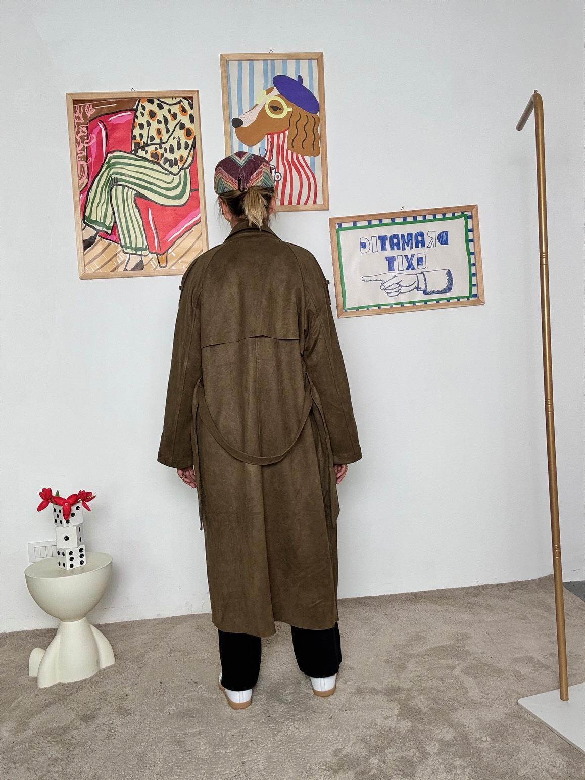 FEMALE - Trench lungo con cintura  licona senza tempo rivisitata in chiave urban-chic VH078/ VERDE FEMALE 