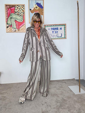 DEJA VU - Giacca lunga a righe verticali  eleganza moderna e stile versatile A25RU603/ RIGA DEJA VU 