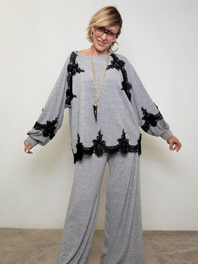 DEJA VU - Maglia Morbida con Inserti in Pizzo  Romantica, comoda e scenografica A25DL423/ GRIGIO DEJA VU 