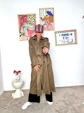 FEMALE - Trench lungo con cintura  licona senza tempo rivisitata in chiave urban-chic VH078/ VERDE FEMALE 