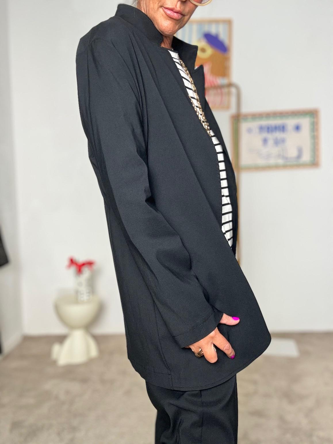 DEJA VU -  Giacca in bengalina  eleganza pratica e stile contemporaneo nero A25UN605/ NERO DEJA VU 