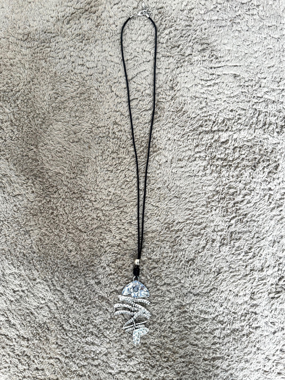 FEMALE - Collana con ciondolo lisca  simbolo di saggezza e stile boho-chic LISCA/ ARGENTO FEMALE 