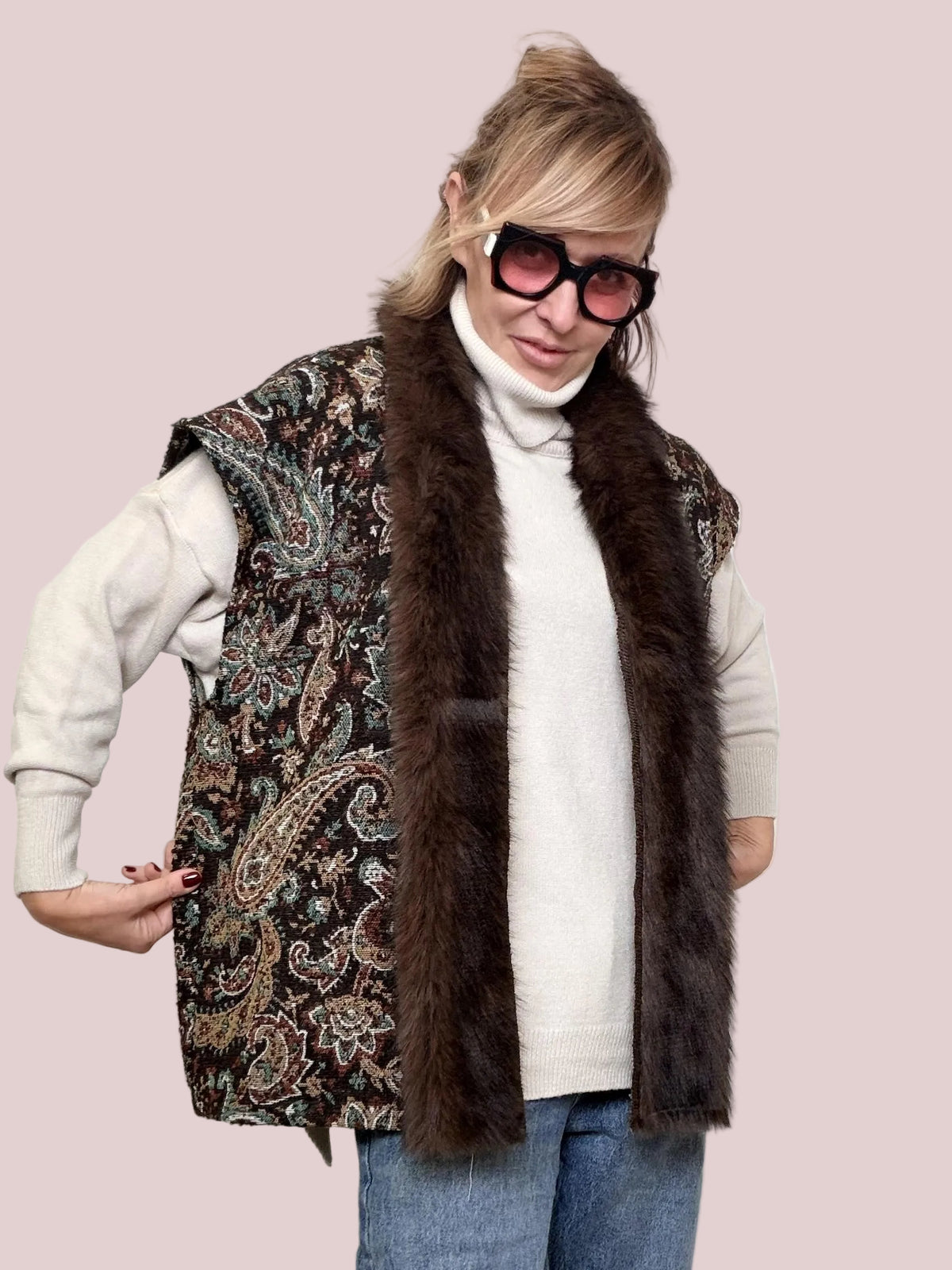 Gilet jacquard con bordo peloso super chic A25LU806/ MORO DEJA VU 