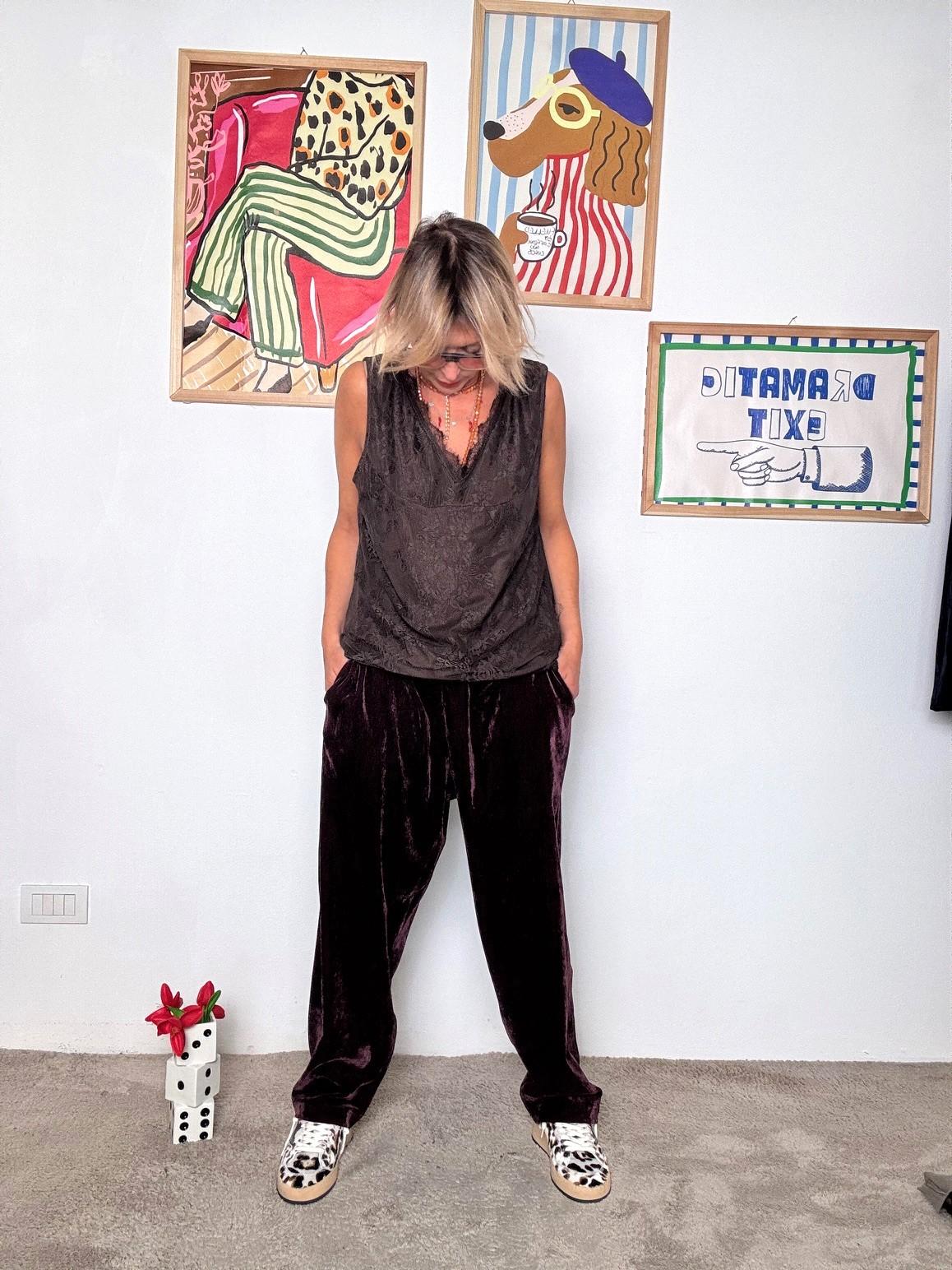 SUSY STAR - Top in pizzo con scollo a V moro ST00163T4/ MORO SUSY STAR 