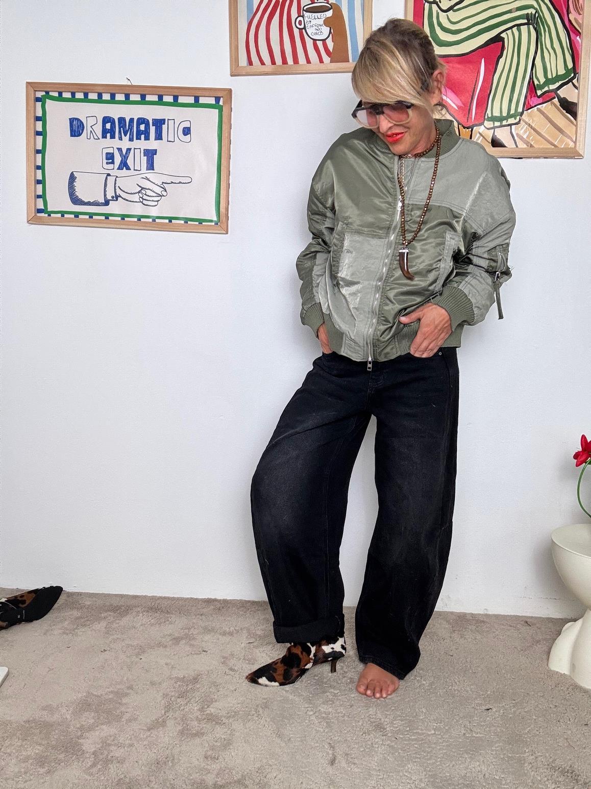 FEMALE - Bomber Verde Military Chic  Oversize, Grintoso e Super Cool JH24033/ VERDE FEMALE 