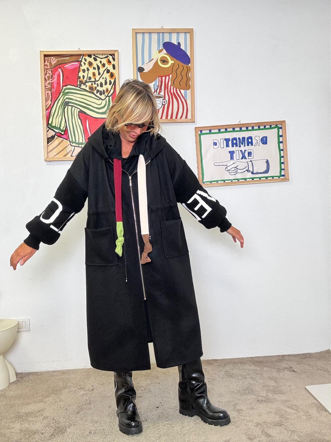 FEMALE - Cappottino in  panno con cappuccio  stile cozy e grinta urbana NERO 80069/ LOVE NERO FEMALE 