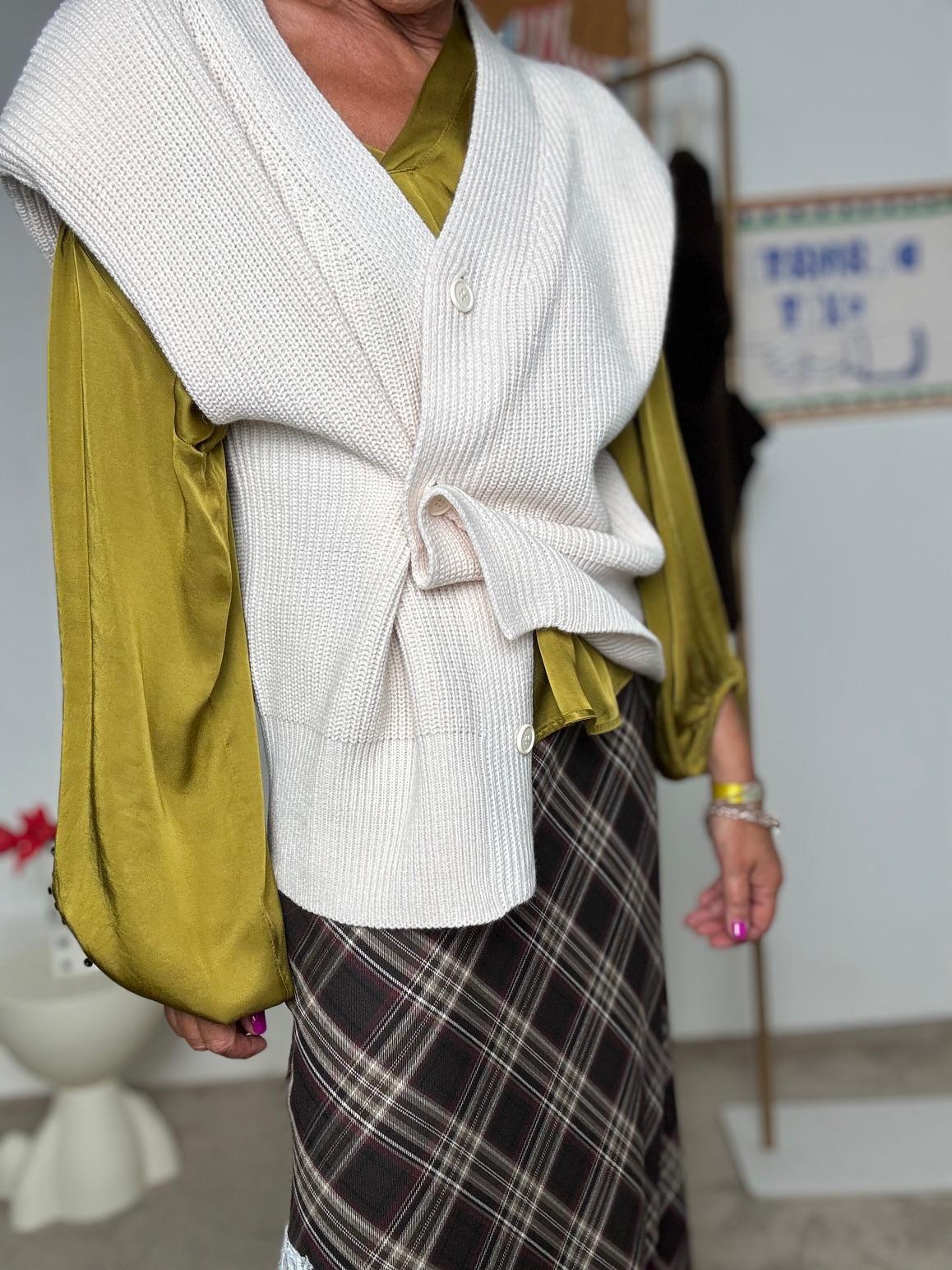 HAVE ONE - Cardigan oversize senza maniche in maglia  PANNA LFP-P003/ PASTA HAVE ONE 