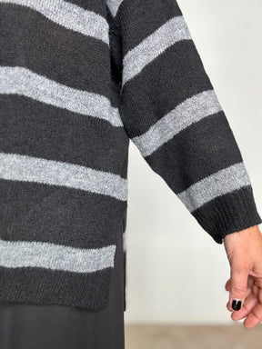 DEJA VU  - Maglia morbida a righe nera e grigia A25SS404 NERO/GRIGIO DEJA VU 